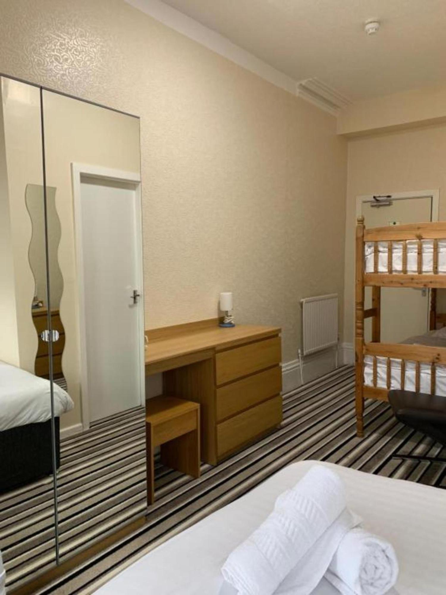 Oyo Wave Crest Hotel Blackpool Zewnętrze zdjęcie